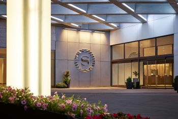 si-dends-lobby-entrance-36517_Classic-Hor-small.jpg